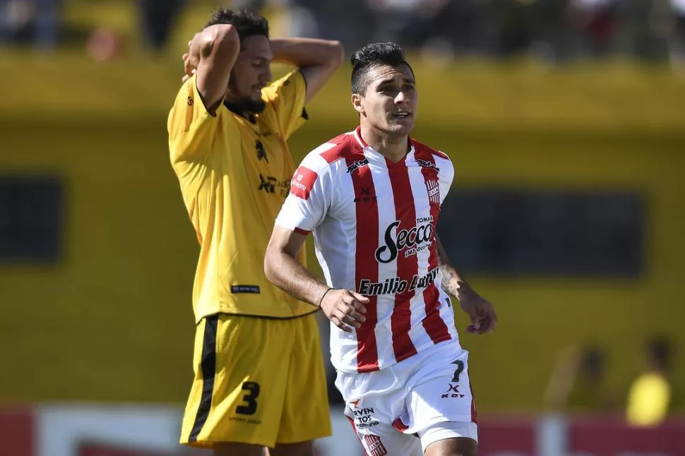 GRAN DEFINICIÓN. “Turbo” controló muy bien un pelotazo de Arce y definió con clase para marcar el 1-0 ante Flandria. Foto de ignacio izaguirre (especial para la gaceta)