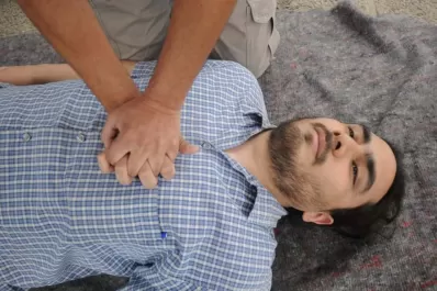 Qué podés hacer si a alguien le da un infarto en la calle