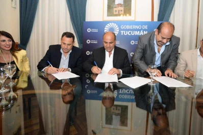 El Gobierno cerró el último acuerdo salarial con los estatales