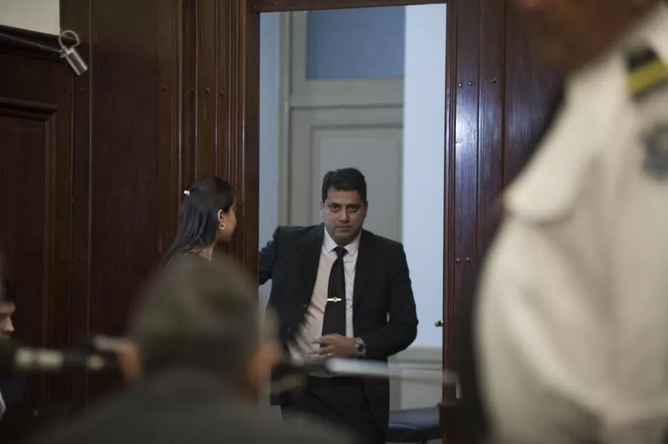 PRESTO A DECLARAR. El perito Jorge Mazuy ingresa a la sala donde fue interrogado toda la jornada de ayer. la gaceta / foto de jorge olmos sgrosso 