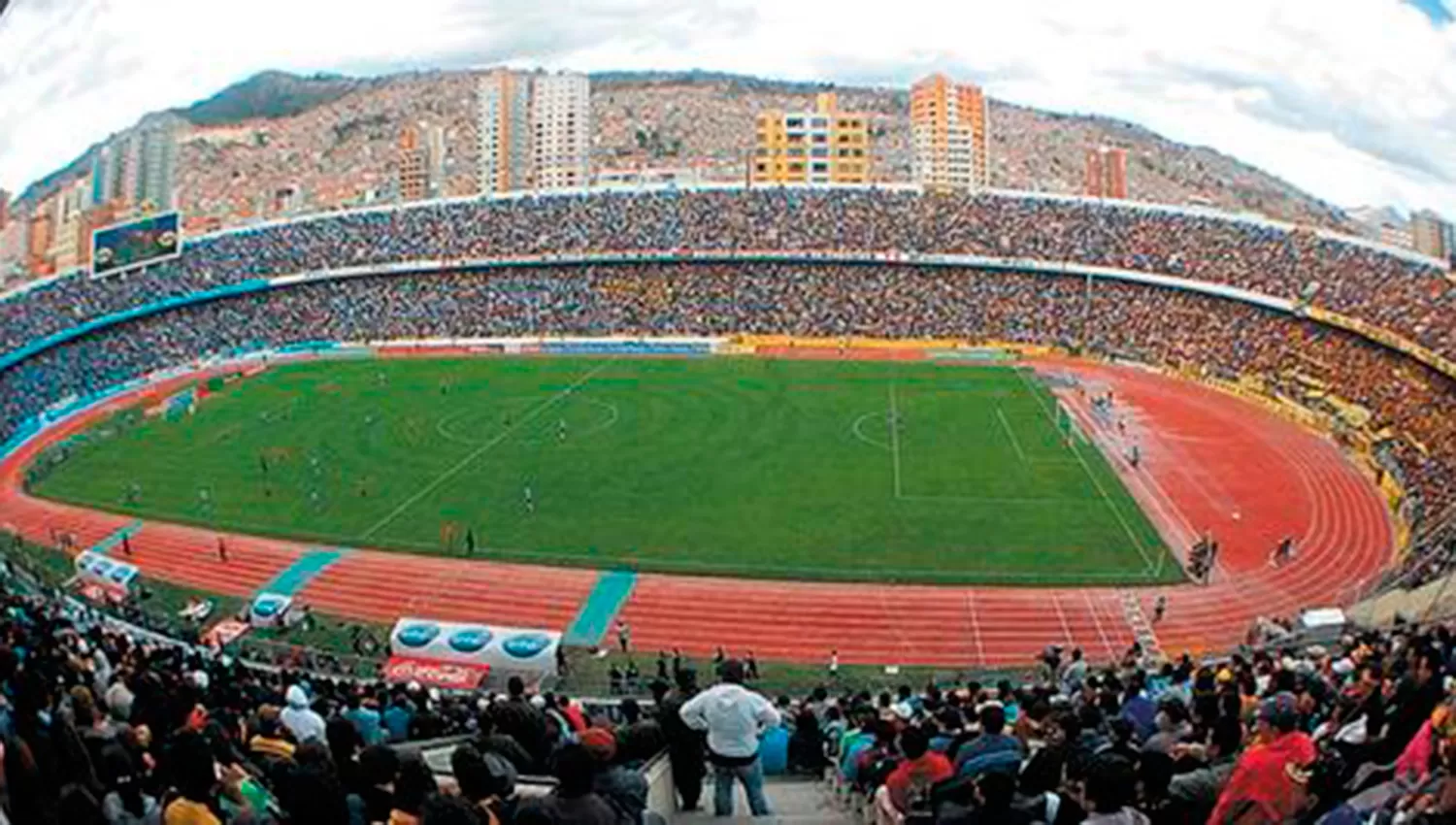 ESTADIO HERNANDO SILES EN LA PAZ, BOLIVIA