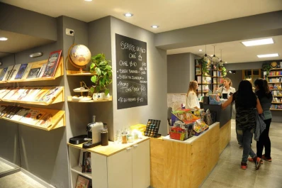 A casi 100 años “resucitó” la librería de su tatarabuelo