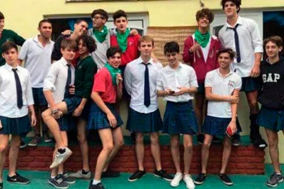 Los varones fueron al colegio con polleras para protestar contra un mensaje machista