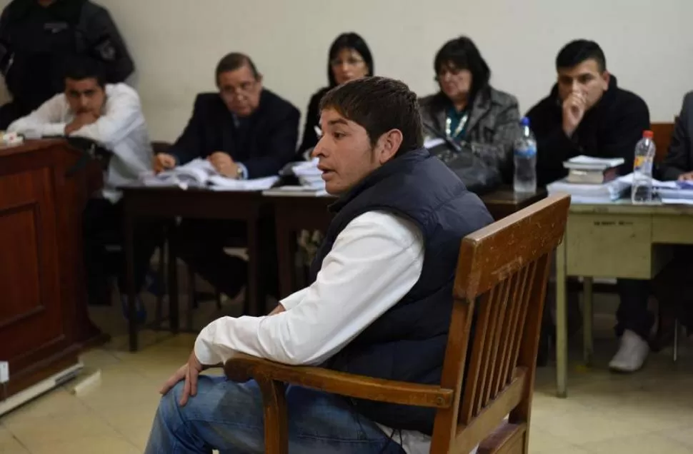 EN TRIBUNALES NEGÓ TODO. Samuel Morales declaró ante la Justicia en el debate oral por el crimen de los dos policías en Río Colorado. la gaceta / foto de josé nuno (archivo)