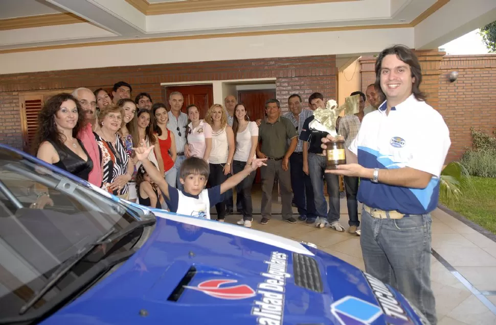 EN LA MEMORIA. En su casa, luego de ganar el premio LA GACETA en 2010. la gaceta / foto de archivo