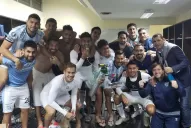 Tubos de oxígeno, risas y selfies en la intimidad del festejo de los jugadores de Atlético