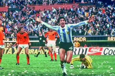 Kempes acabó con la mufa y se llenó de gloria