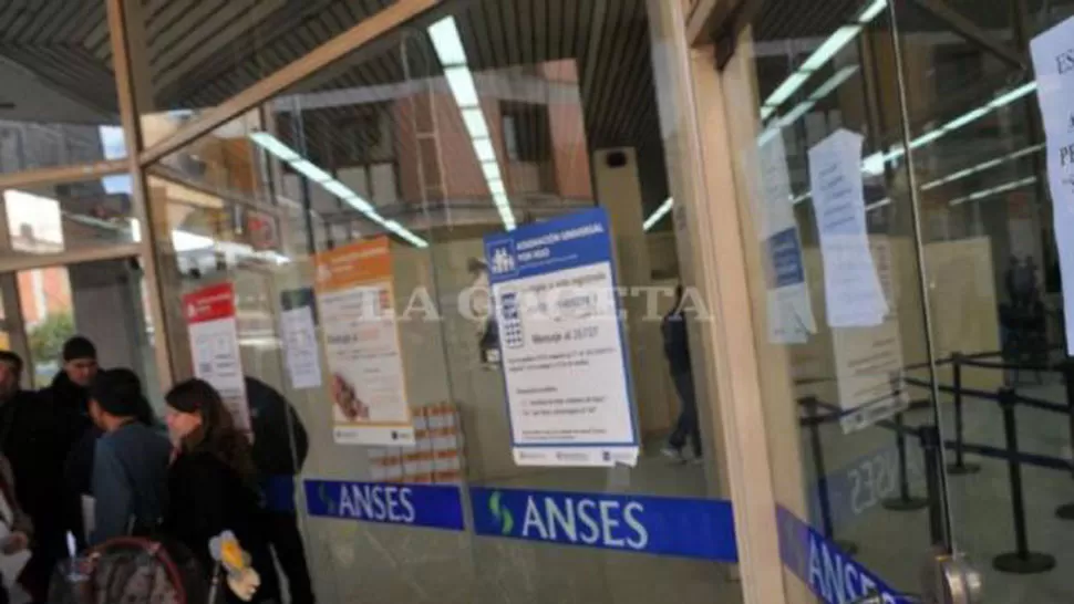 La sede de la Anses en Tucumán, en 25 de Mayo y Córdoba. ARCHIVO LA GACETA