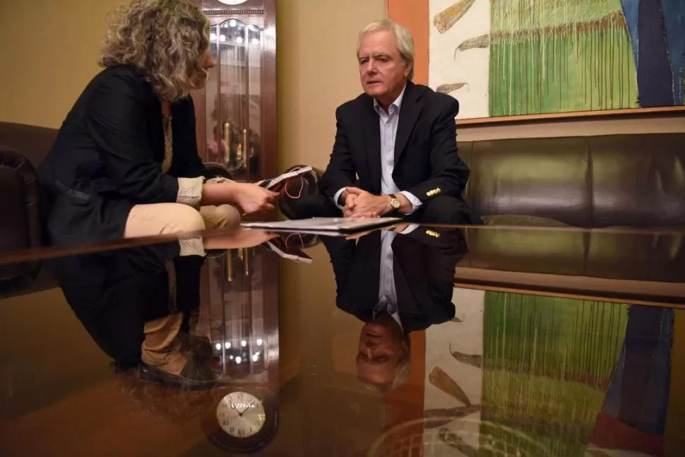 TIEMPO ATRÁS. El presidente provisional del Senado, Federico Pinedo, con LA GACETA. LA GACETA / DIEGO ARÁOZ.