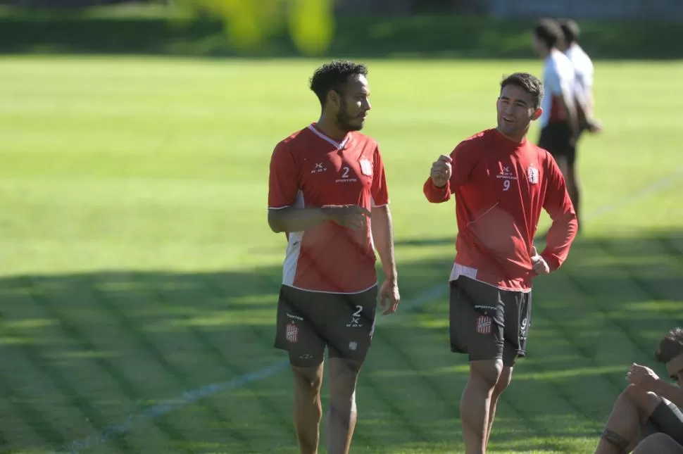 ILUSIÓN. Ismael Benegas y Claudio Bieler, referentes de un equipo que quiere volver a ganar. la gaceta / foto de franco vera