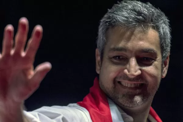 Paraguay elige nuevo presidente, con ventaja del partido gobernante