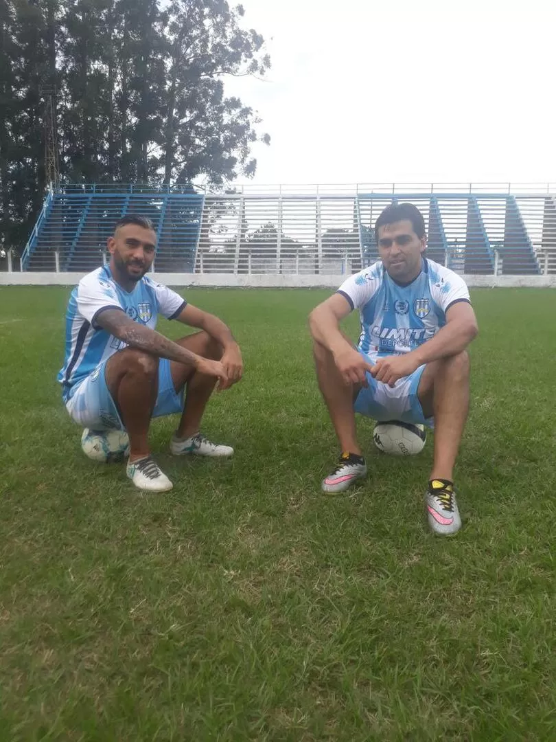 DUPLA OFENSIVA TEMIBLE. Sebastián Dip y Diego Velárdez acumulan más de 300 goles entre los dos en sus carreras. Ahora quieren llevar a Marapa a las competencias nacionales. El objetivo está a dos partidos.  