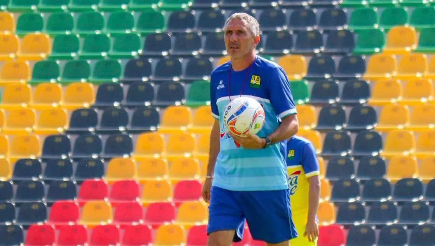 DIEGO CAGNA. El DT argentino, vestido con los colores del club colombiano. FOTO TOMADA DE FUTBOLRED.COM