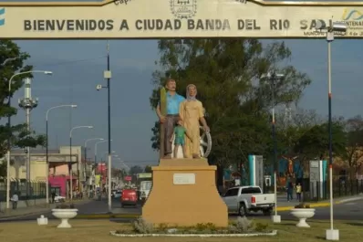 Atacó a un hombre a pedradas e hirió a un joven con un cuchillo