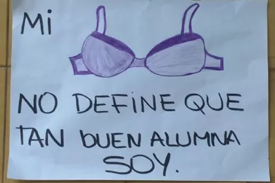 Sancionaron a una alumna por ir al colegio sin corpiño