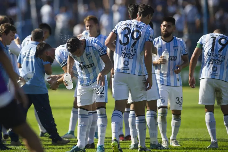 LA CABEZA EN REMOJO. Atlético arrastra seis partidos sin victorias en el Monumental: su último triunfo fue en febrero, contra San Martín de San Juan. Por el contrario, fue un período fructífero en suelo ajeno. la gaceta / FOTO DE JORGE OLMOS SGROSSO