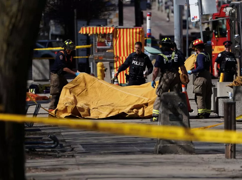 EL HORROR. Testigos contaron que los cuerpos de las personas arrolladas quedaron esparcidos en la esquina. Reuters