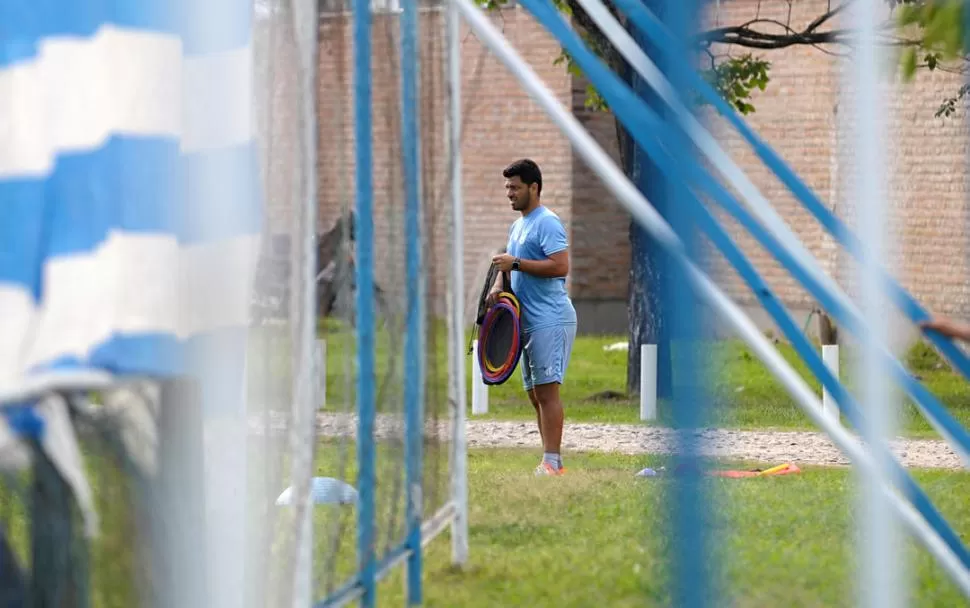 DEL OTRO LADO DEL ARCO. Jemio ya no ataja, pero sigue a pleno en el fútbol desde su función de entrenador de arqueros de Atlético, el club donde jugó y con el que se enfrentará a otro ex suyo: The Strongest. la gaceta / foto de franco vera