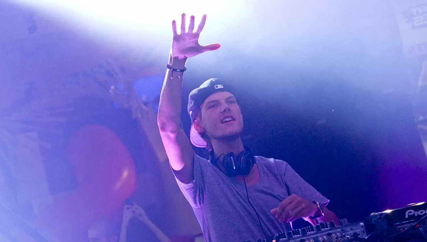 ¿SE SUICIDÓ? Avicii fue encontrado sin vida en Omán. (BUSTLE.COM)