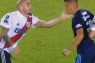 Como en la mejor novela: un jugador de River le dio una cachetada a un rival para zafar de su marca