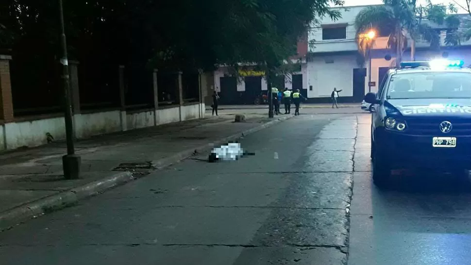 EL ANTECEDENTE.  El cuerpo de Roberto Zelarayán, el joven que murió en un enfrentamiento que protagonizaron ambos clanes el año pasado en la zona del ex Abasto.