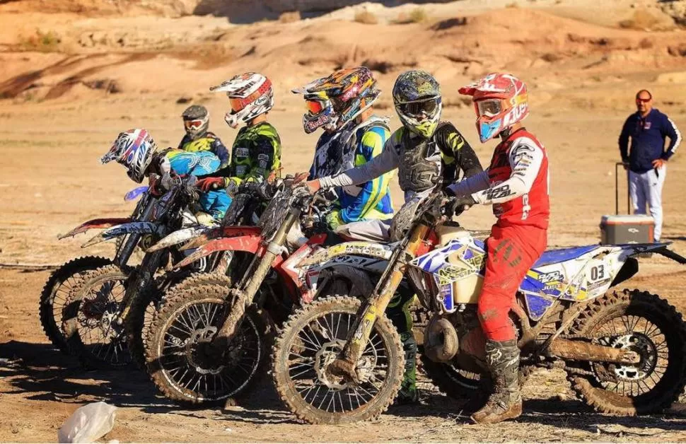 ENTRENAMIENTO. El trabajo del grupo de enduristas se hizo en Mendoza. FOTO DE JOSÉ MERCADO