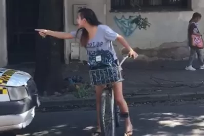 Una tucumana denunció que fue acosada por un taxista, le cruzó la bicicleta y lo obligó a que pida disculpas