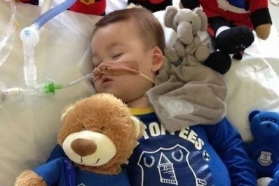 Murió Alfie Evans, el bebé que había sido desconectado a pesar de la oposición de sus padres