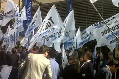 Después de los paros, los bancarios cerraron la paritaria: cuánto cobrarán