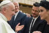 Katy Perry y Orlando Bloom fueron recibidos por el papa Francisco