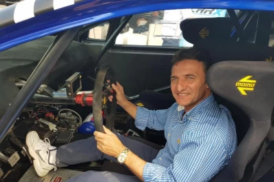 Sánchez, invitado a subirse a un auto de rally cross