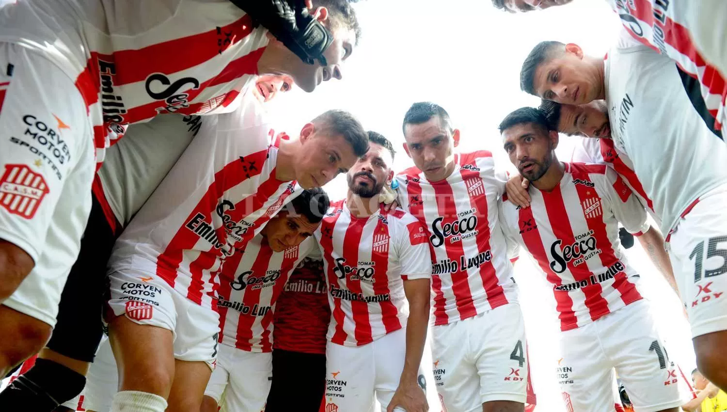 SAN MARTÍN. Los jugadores, en la previa de un partido. ARCHIVO