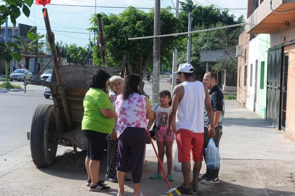 MIEDO EN EL BARRIO. “Todos los dias hay tiros”, aseguró un vecino.  la gaceta / fotos de hector peralta