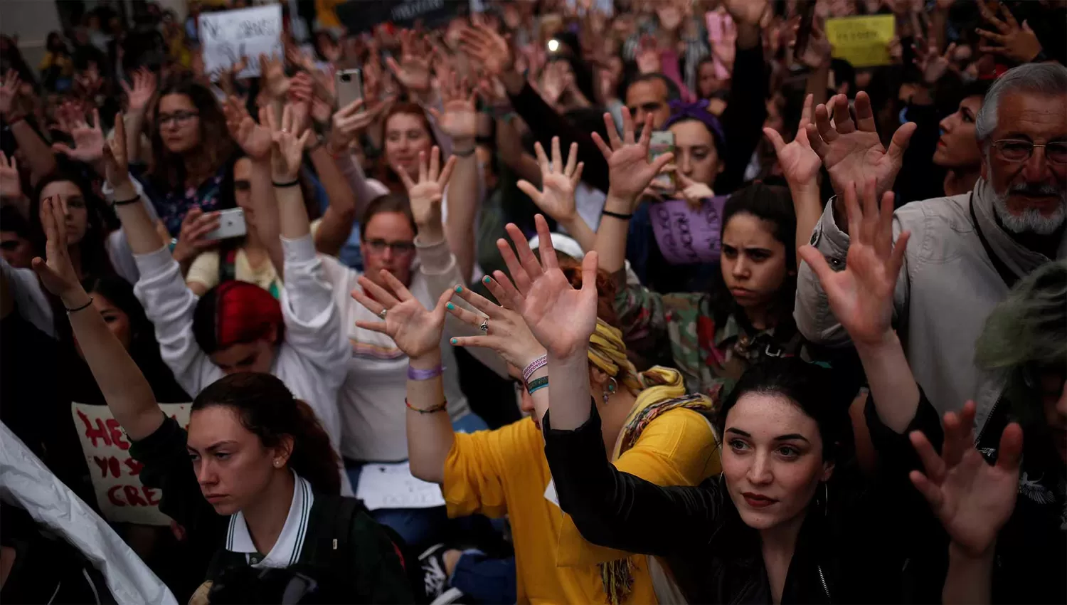 #CUENTALO. La movilización comenzó por la decisión de la Justicia española de condenar a un hombre por abuso sexual y no por violación. FOTO TOMADA DE THEOBJECTIV.COM