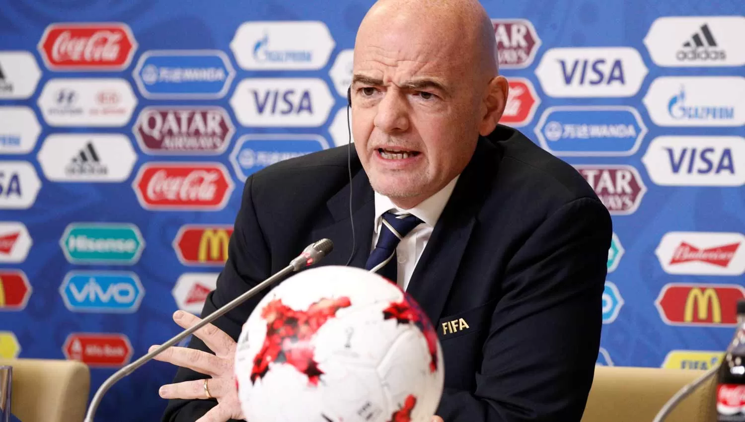 RENOVACIÓN. Gianni Infantino, presidente de la FIFA, es uno de los impulsores del proyecto. ARCHIVO