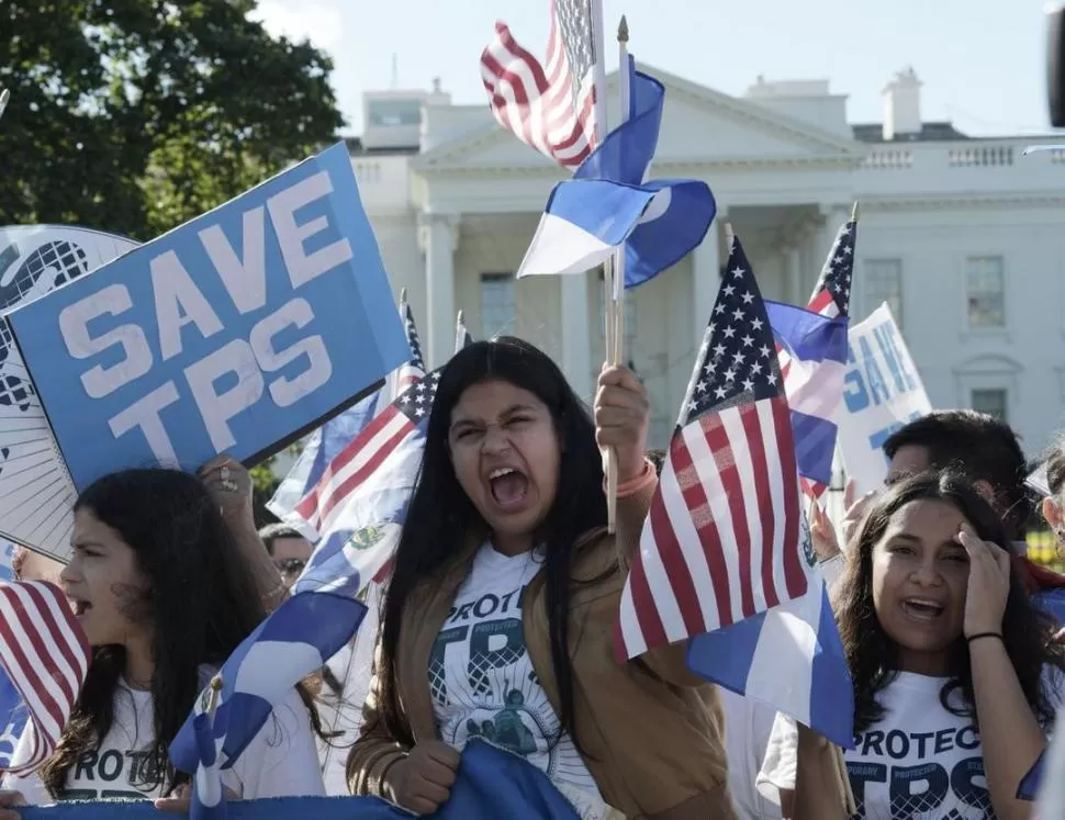 ALERTA. El regreso masivo causaría un caos en Honduras, dicen migrantes. twitter @AndresMejerLaw