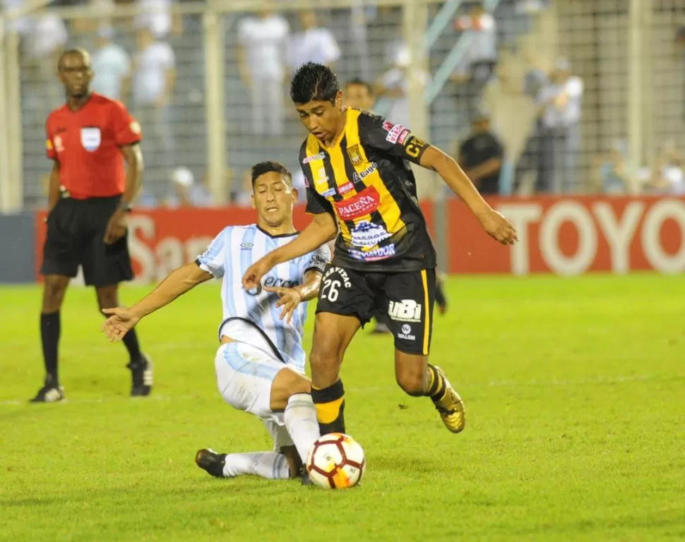 LA PESADILLA. Aliendro fue clave en el duelo con Peñarol del año pasado. Fue uno de los bastiones del mediocampo en aquel 2-1 de 2017 que eliminó al “Manya” de la Copa. la gaceta / foto de hector peralta