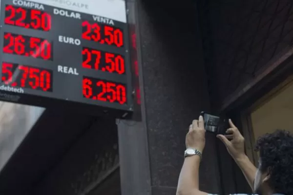 Jueves negro: el dólar esperado a fin de año ya fue superado