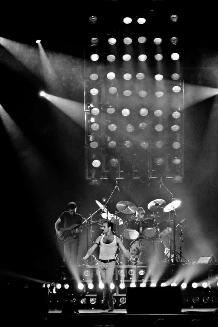 ÍDOLO EN ESCENA. Pablo Padin revive a Freddie Mercury en el escenario.   