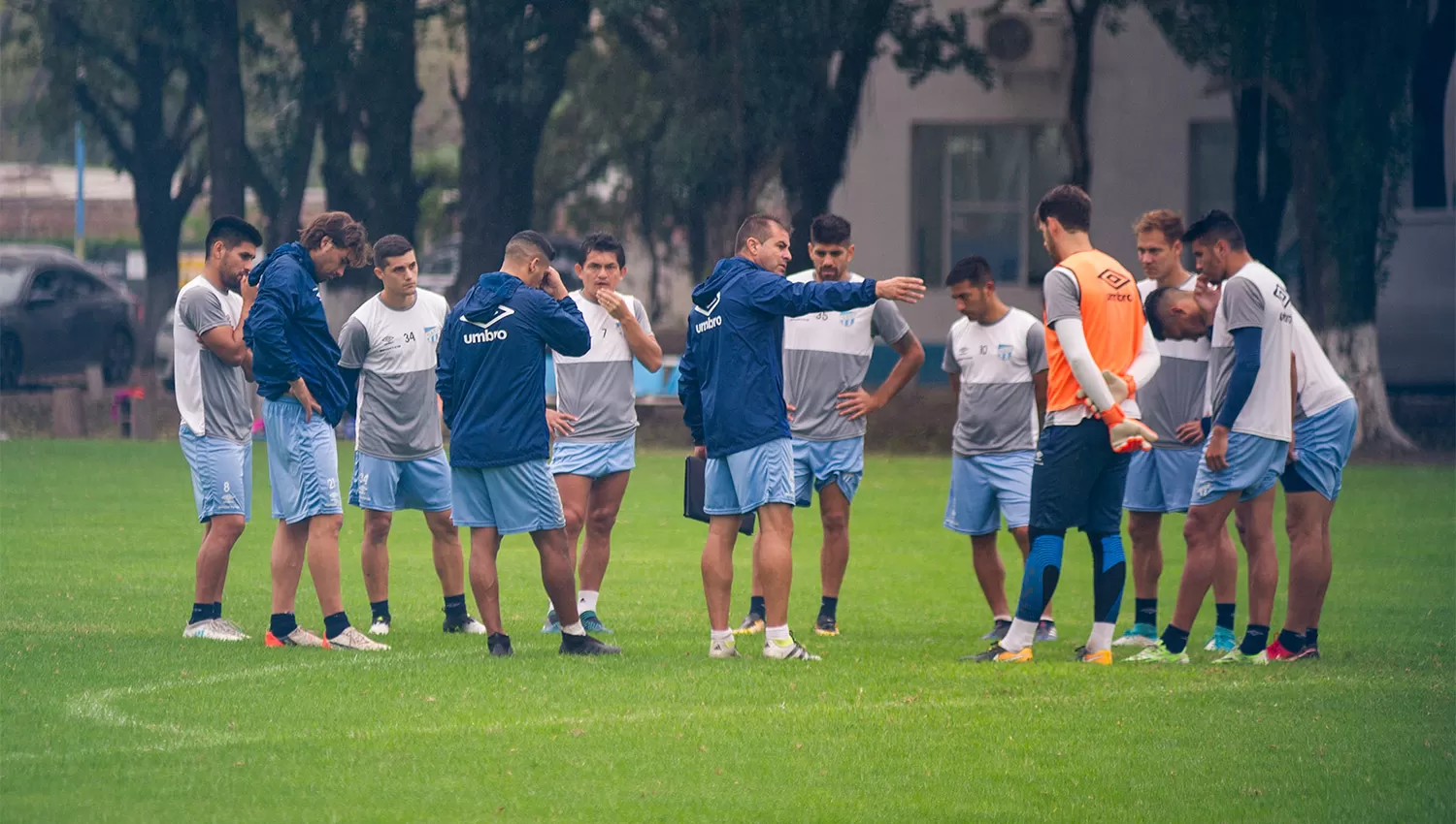 CONCENTRADOS. Zielinski eligió 18 futbolistas que serán opción para el partido ante Olimpo. (LA GACETA ARCHIVO)