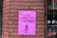 A una semana del vos sos un acosador, empapelaron Barrio Sur con carteles sobre el acoso callejero