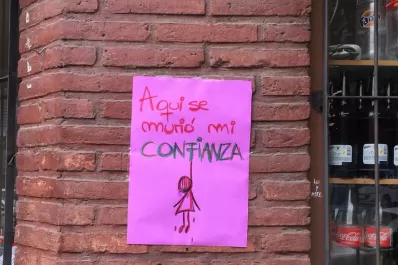 A una semana del vos sos un acosador, empapelaron Barrio Sur con carteles sobre el acoso callejero