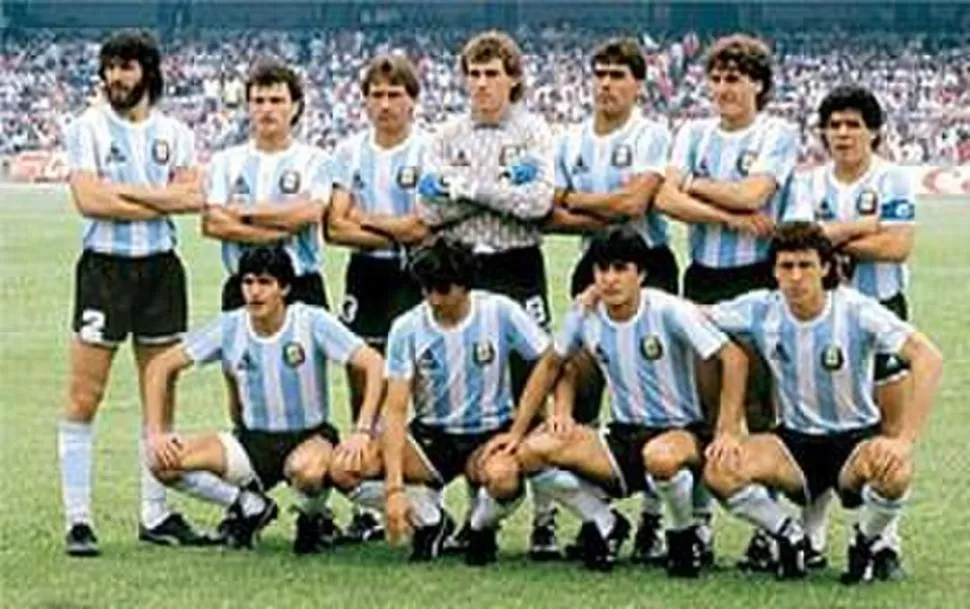 FUERON HÉROES. Póster del equipo que se consagró en México 1986. 