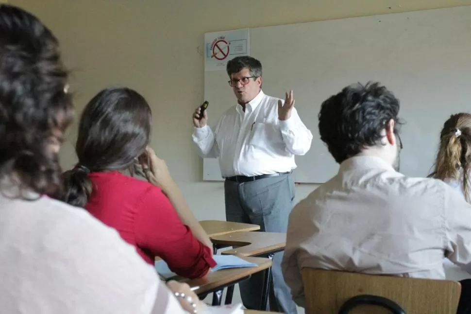 EXPERIENCIA. “Los estudiantes no están mejorando su capacidad de transformación, sino que los estamos poniendo estáticos”, advirtió Julio Fontán. Prensa Universidad San Pablo T. 