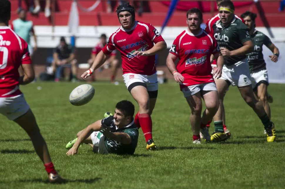 RESPONSABILIDAD. Tucumán Rugby y Los Tarcos tienen plazas que defender, y ambos quieren desligarse lo antes posible. la gaceta / FOTO DE DIEGO ARAOZ