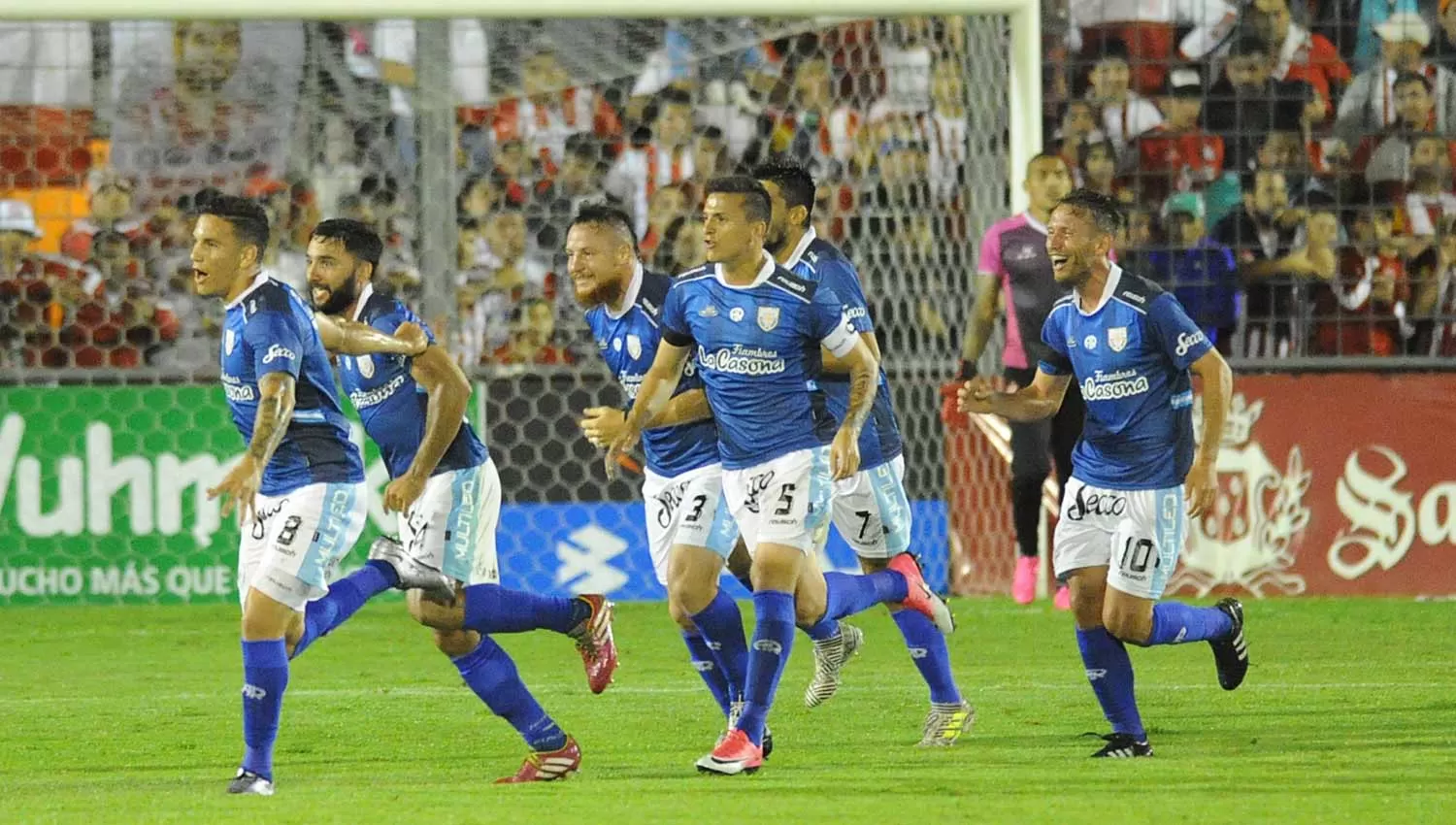 UN CANDIDATO. Atlético Rafaela, que venció en La Ciudadela, lideró el torneo y se cayó en las últimas cinco fechas. ARCHIVO LA GACETA 