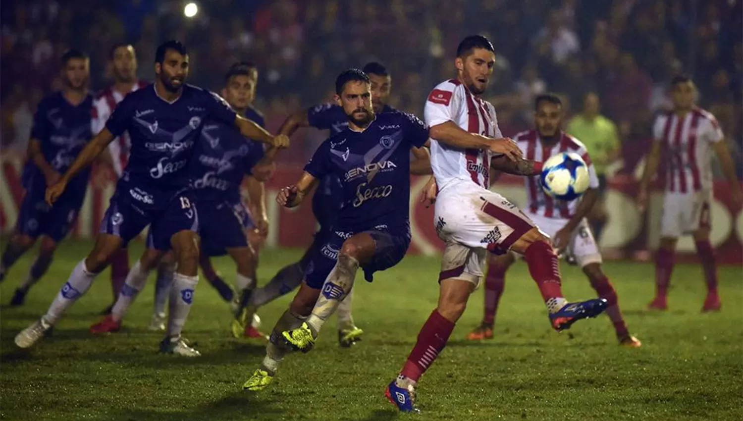 CON TODO. San Martín empató con Dálmine y sigue soñando con el ascenso. (LA GACETA DIEGO ARÁOZ)