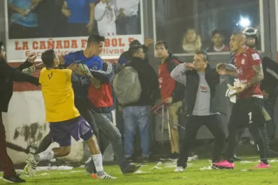 La bronca de los jugadores de Dálmine generó incidentes luego del empate de San Martín