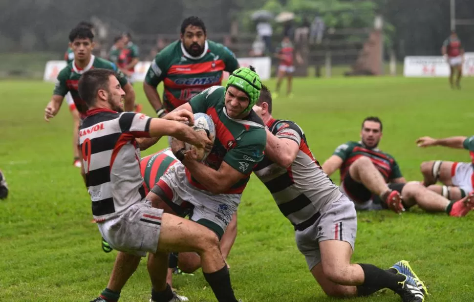 POR LA FUERZA. Hubo una durísima batalla de forwards entre Huirapuca y Peumayén. Al final, los concepcionenses festejaron. la gaceta / foto de Osvaldo Ripoll