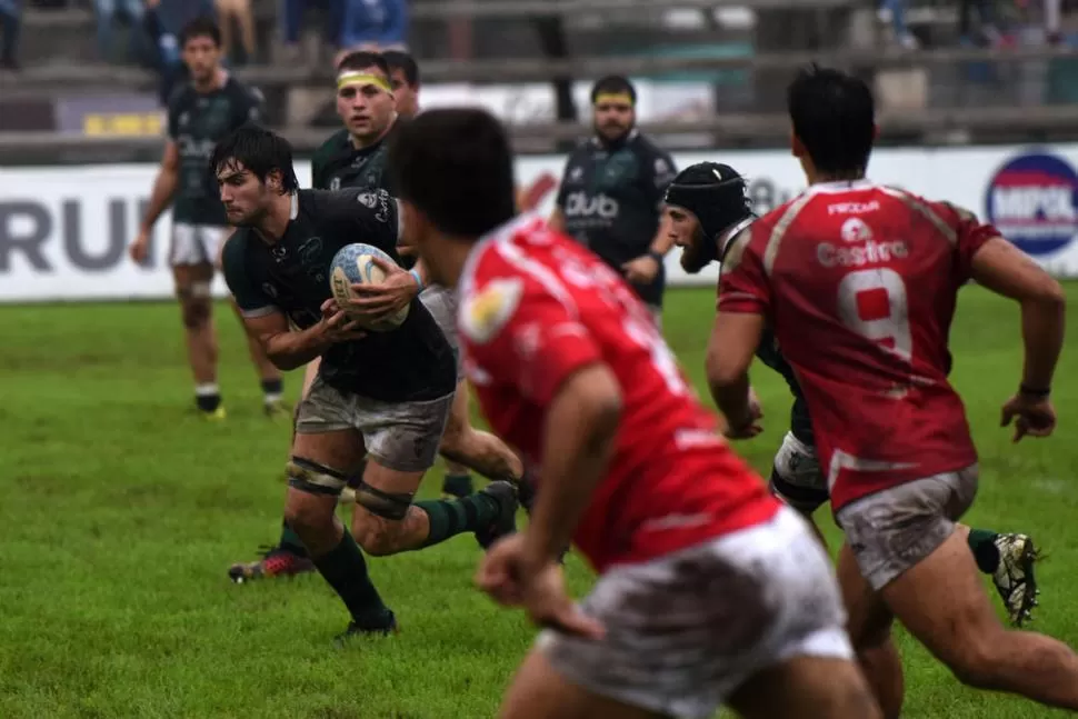 SUSPENSO. Los Tarcos se llevaba un triunfazo de Yerba Buena, pero Tucumán Rugby logró impedirlo. la gaceta / foto de DIEGO ARAOZ